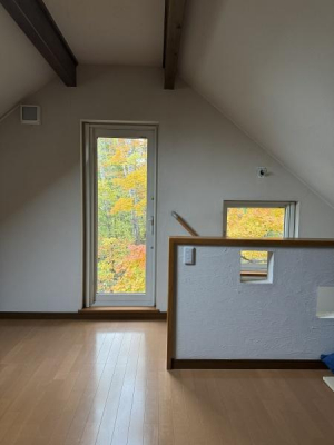 �m���@�H�̍g�t�̎����̓�K�m������̌i�F